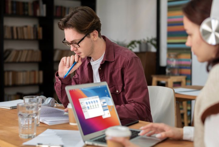 How to Start a Business in 2025: Books With Strategies, Cases & Expert Tips