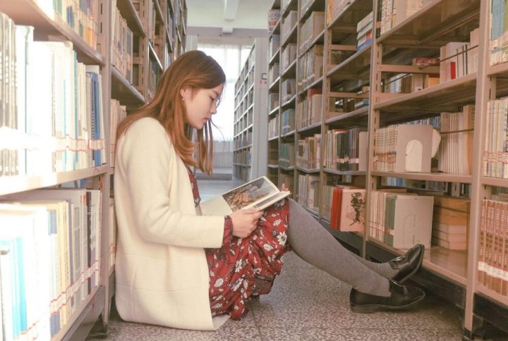 Smart Routines: Why Traditional Reading Remains Essential in a Digital Era